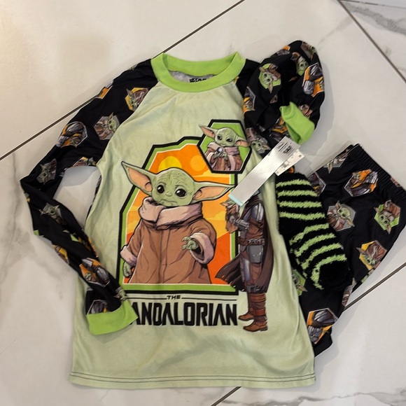STAR WARS MANDALORIAN pajama set long sleeves pants and socks SIZE L (12-14) - Picture 1 of 3